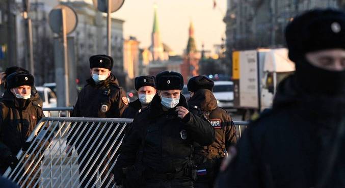 Protestos em Moscou são reprimidos desde o primeiro dia da invasão