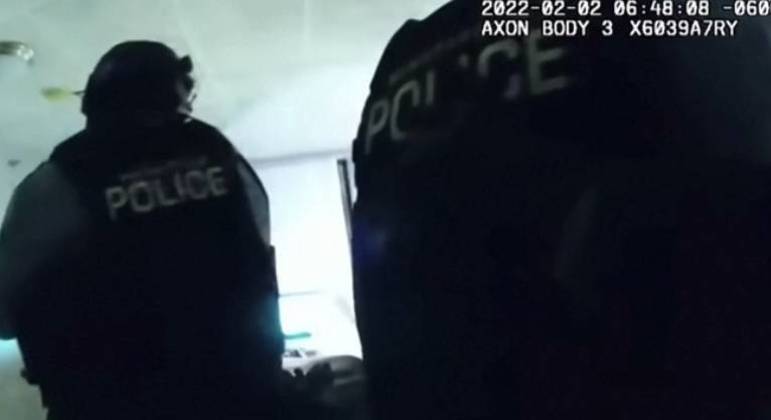 Policiais entram em apartamento onde Amir Locke estava, em Minneapolis