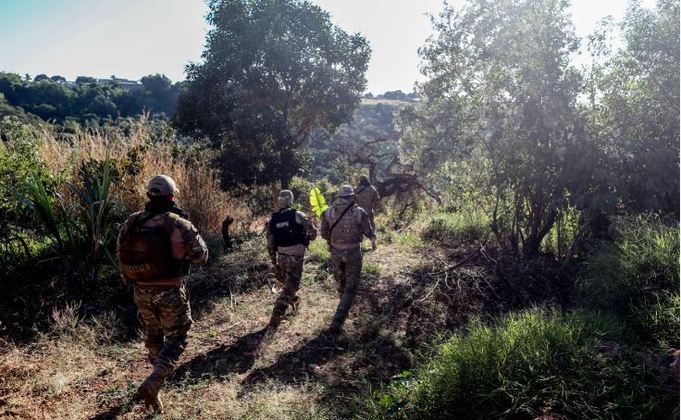Quinta-feira, 17 de junho: A polícia retoma as buscas em matas da região e muda a base de operação. Um pano sujo de sangue é encontrado. Surge a suspeita de que Lázaro estaria ferido. Ocorre nova troca de tiros. Lázaro segue foragido.