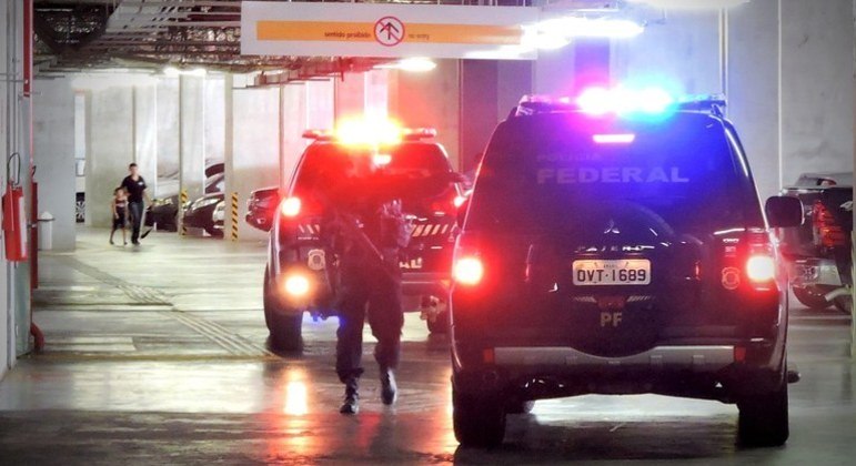Viaturas da Polícia Federal em operação