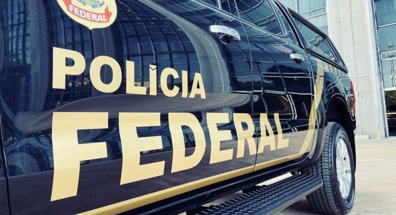 Operação foi realizada em Santos e prendeu cinco pessoas