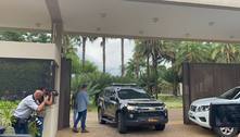 Depois de duas horas de buscas, Polícia Federal deixa casa e escritório de Ibaneis Rocha 
