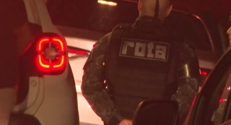 Policiais militares teriam dado ordem de parada que não foi obedecida pelos suspeitos