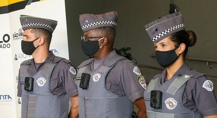 Policiais de São Paulo apresentam as câmeras corporais