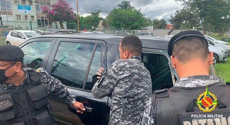 Polícia Militar resgata bebê em carro