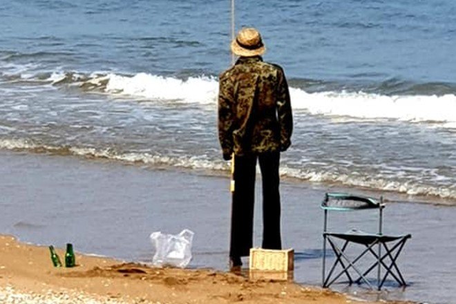 Polícia entra em praia para abordar pescador, mas era espantalho ...