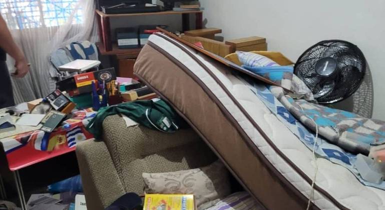 Homens foram presos em flagrante tentando se esconder na casa