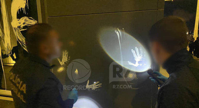 Policiais federais colhem material genético  deixado no Palácio do Planalto para identificar invasores