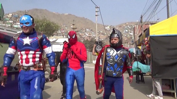 Agentes se fantasiaram de integrantes dos Vingadores, da série de filmes e quadrinhos da Marvel, para realizar uma operação contra traficantes em um bairro no oeste de Lima