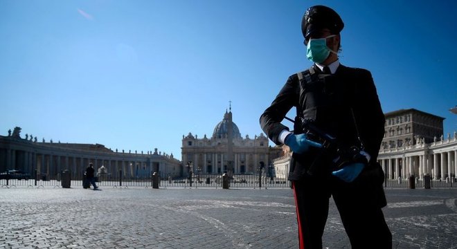 Um bloqueio imposto em 12 de março na Itália foi prorrogado
