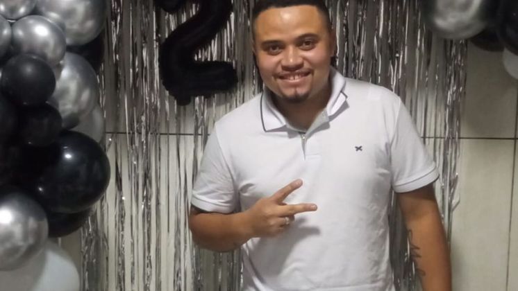 No início deste mês, Cidinei Souza, de 27 anos, foi morto a tiros por um policial à paisana dentro de um posto de gasolina na zona sul da capital. A vítima teria tentado defender o argumento de um rapaz ao impedir que o policial fizesse carinho em seu pit bull