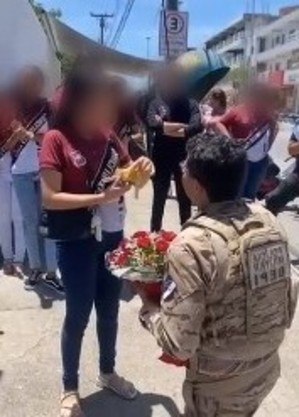 Policial militar pede adolescente de 15 anos em casamento e é