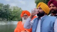 Político bebe água de rio poluído para mostrar que era potável e vai parar no hospital