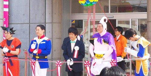 Políticos japoneses fazem cosplay de personagens de Dragon Ball Z