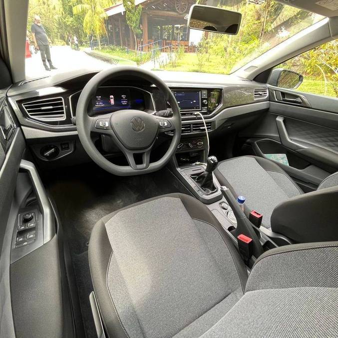 Acabamento é ainda mais simples que as versões Comfortline e Highline 