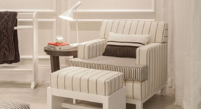 poltrona listrada para canto de leitura