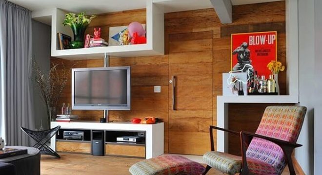 Poltrona para sala de tv com design criativa e descanso para pés