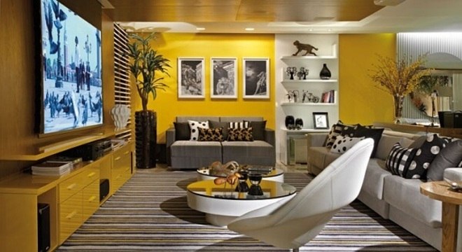 Poltrona para sala de tv giratória em tom branco