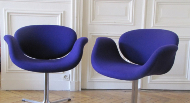 Poltrona tulipa azul para sala