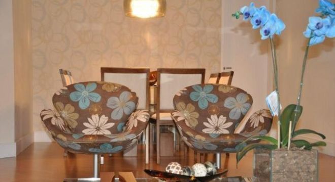 Poltrona tulipa floral 