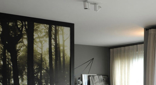 poltrona tulipa na mesa de jantar 