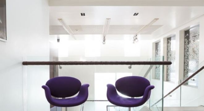 Poltrona tulipa roxa