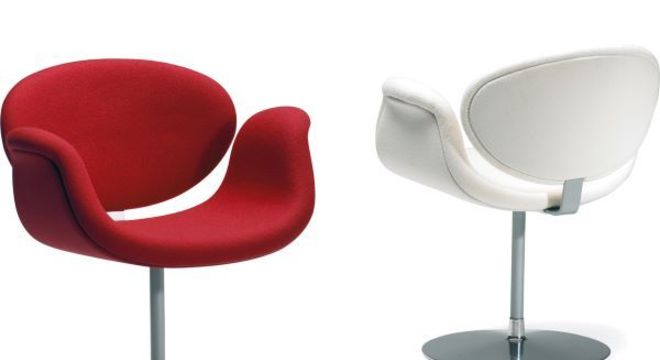 Poltrona tulipa vermelha e branca