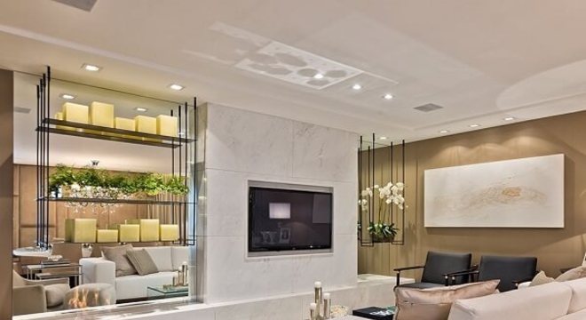 Poltronas para sala de tv com descanso para pés em tecido aveludado neutro