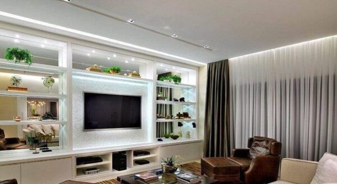 Poltronas para sala de tv feitos em couro trazem sofisticação ao ambiente