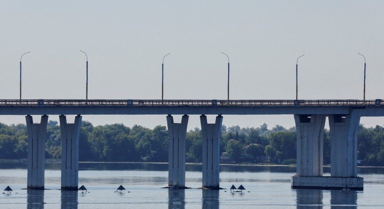 Ponte Antonovski fechada para civis depois de ataque em meio ao conflito entre Ucrânia e Rússia