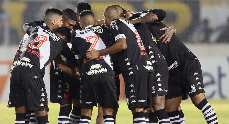 Vasco vive momento complicado e ligou alerta dentro do G-4 da Série B