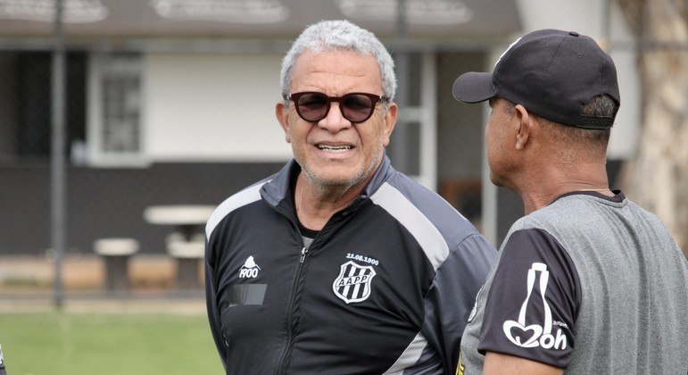 Hélio dos Anjos disse ter sido alvo de racismo durante jogo contra o Brasil de Pelotas