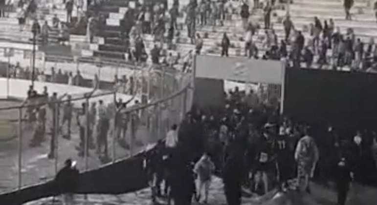 Torcedores de Ponte Preta e Vasco protagonizaram cenas lamentáveis no Moisés Lucarelli