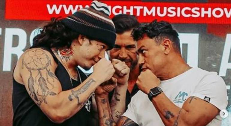 Popó e Whindersson lutaram em uma arena montada em Balneário Camboriú durante Fight Music Show