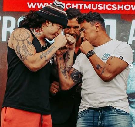 Popó e Whindersson marcaram a luta para 30 de janeiro no Balneário Camboriú e os dois projetaram o confronto no Fight Music Show. 