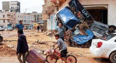 Derna fica destruída após a passagem do ciclone Daniel