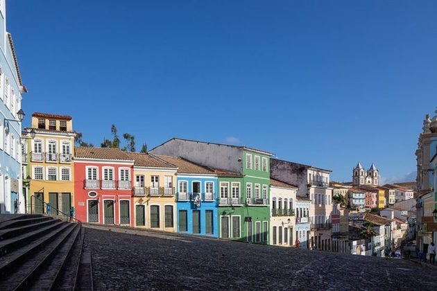 Popularmente conhecido como “Pelô”, o Pelourinho é conhecido por suas ruas de paralelepípedos, arquitetura colonial colorida e é um importante centro cultural e histórico. 
