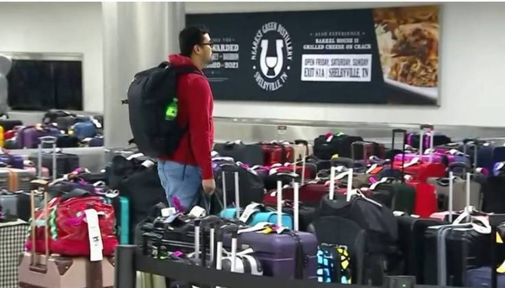 Por isso, as malas tiveram que ser retiradas e levadas para o terminal. 