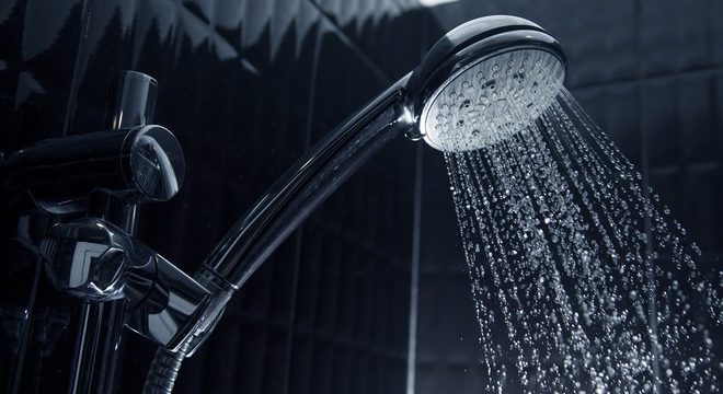 Por que precisamos tomar banho? Com que frequência?