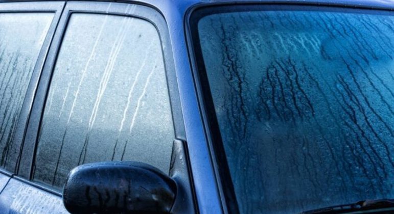 Por que um copo de água gelada transpira? Ciência explica o fenômeno