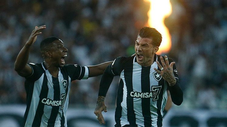 Porcentagem de torcedores do Botafogo entre 16 e 34 anos em 2021: 32% - Porcentagem de torcedores do Botafogo entre 34 e 54 anos em 2021: 45% - Porcentagem de torcedores do Botafogo acima de 55 anos em 2021: 23%