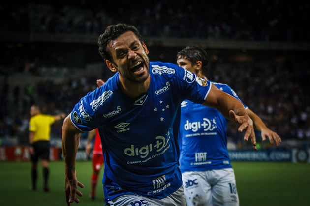 Porém, a segunda passagem de Fred pelo Cruzeiro ficou marcada por poucos gols, lesões e o rebaixamento no Brasileirão de 2019. Ele deixou a Raposa e tentou se esconder no interior com a família, cogitando a aposentadoria. 