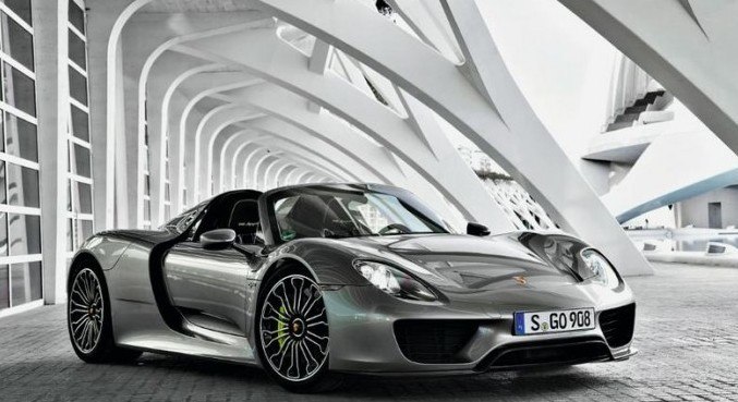 Porsche 918 Spyder (2015) tem valor de mercado de R$ 14,4 milhões