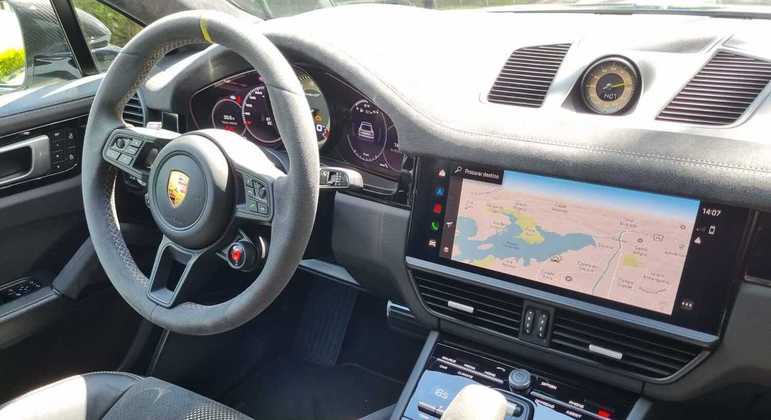 Modelo  atual tem central com sistema Porsche PCM 6.0 de fácil manuseio com conexão com Android Auto e Apple CarPlay