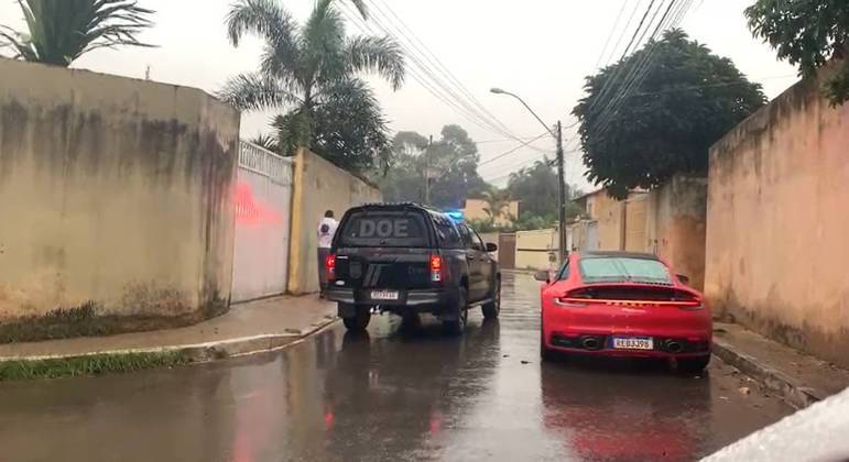 Porsche de Ronie Peter, suspeito de  comandar esquema milionário de agiotagem e extorsão