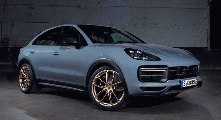 Modelo vem equipado com o novo Porsche Dynamic Chassis Control