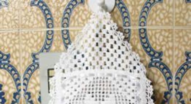 porta papel higiênico de crochê branco