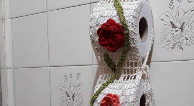 porta papel higiênico de crochê com flores