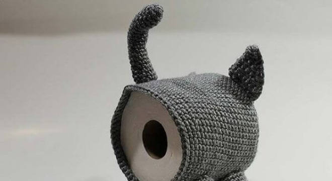 Porta papel higiênico de crochê no formato de um gato