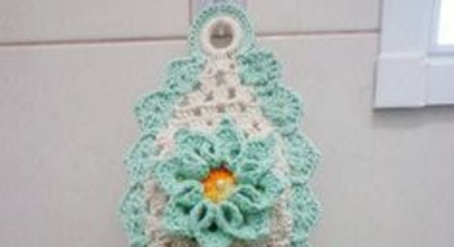 Porta papel higiênico de crochê tiffany e branco